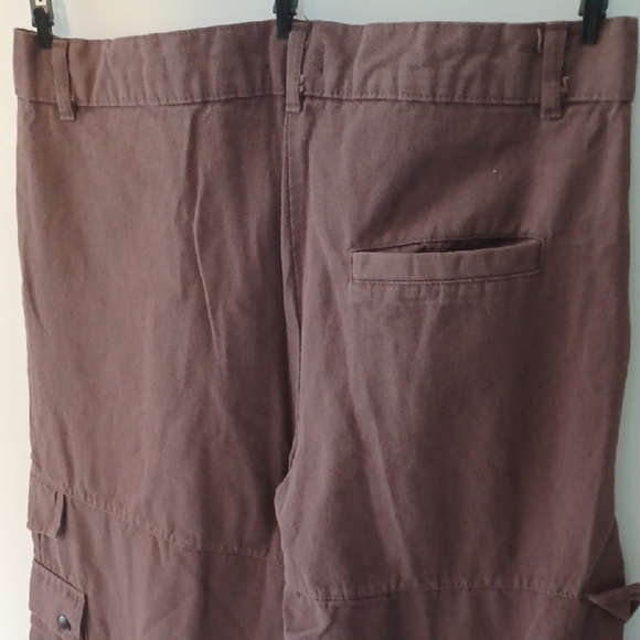 Boohooman Brown Cargo Pants with Relaxed Fit and Textured Fabric - Picture 7 of 7